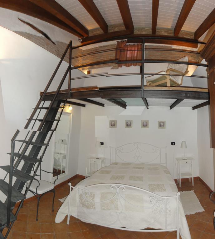 Il Merlo Della Rocca Villa Imperia Habitación foto