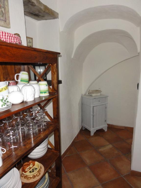 Il Merlo Della Rocca Villa Imperia Habitación foto